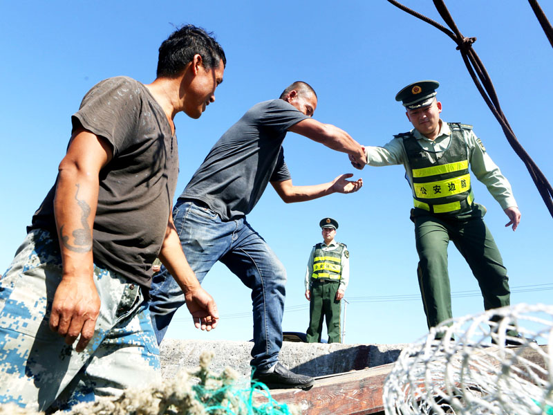 官兵每次到來，都讓漁民高興不已