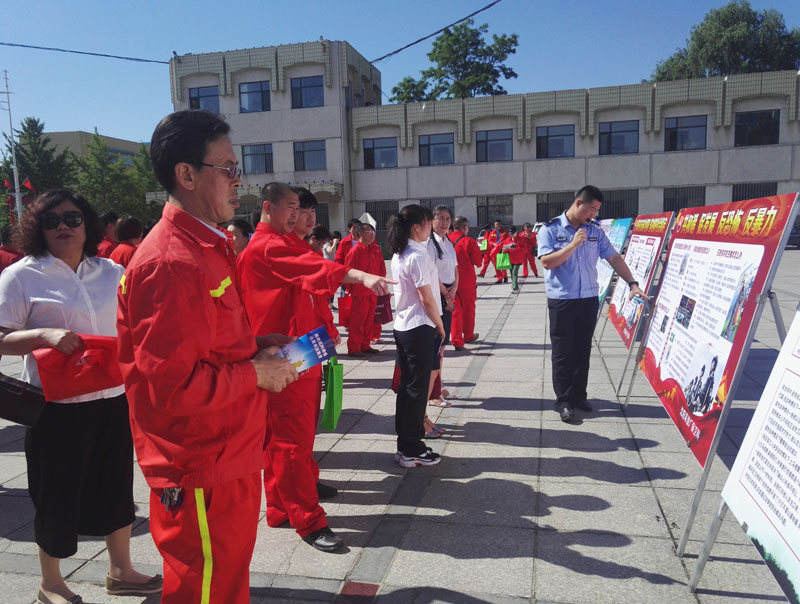 今年9月，沈陽采油廠對油區(qū)職工進(jìn)行安全開展普法教育