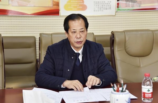 錦州市委政法委政治部主任、機關(guān)黨總支副書記李偉做專題發(fā)言