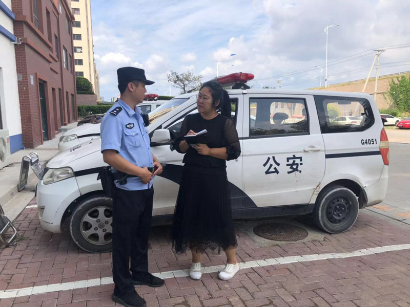 配文2：記者隨民警出警