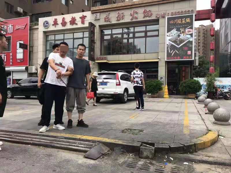 停車(chē)轉(zhuǎn)移尸體地點(diǎn)
