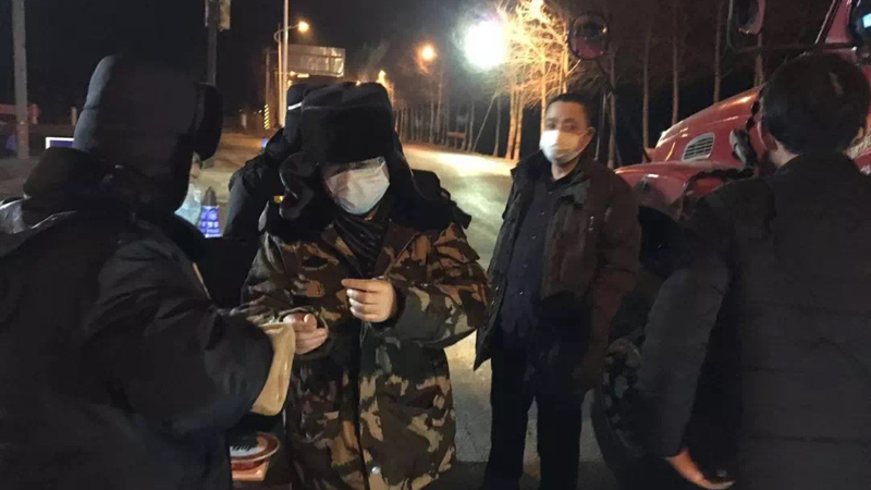 檢察干警參加堵卡測(cè)溫
