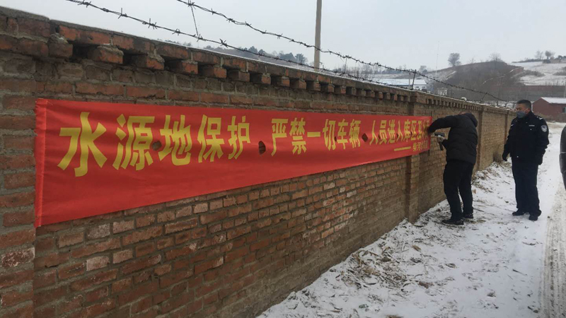 懸掛宣傳條幅
