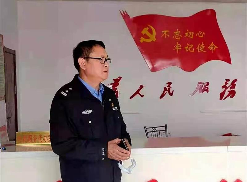基層民警堅守崗位保平安 (1)