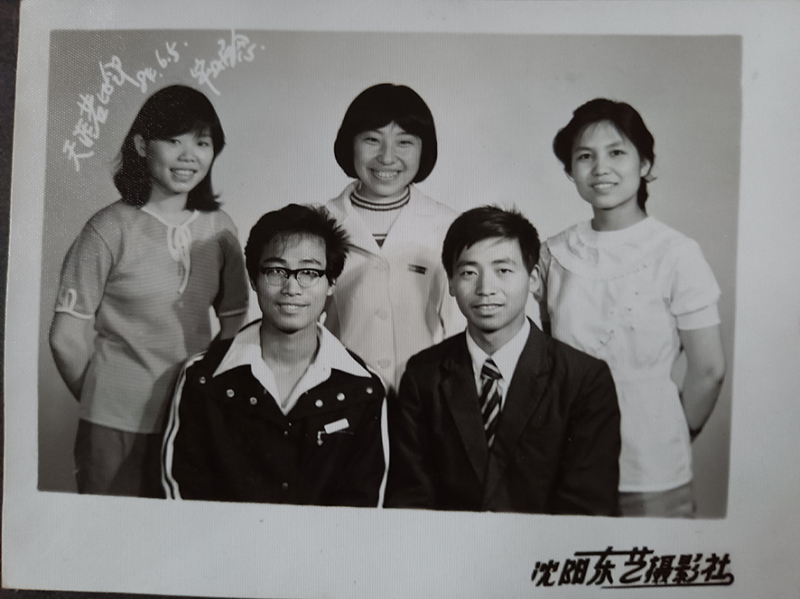 1980年一起寫《畫蛋》有感的老同學(xué)，前左一為楊清林