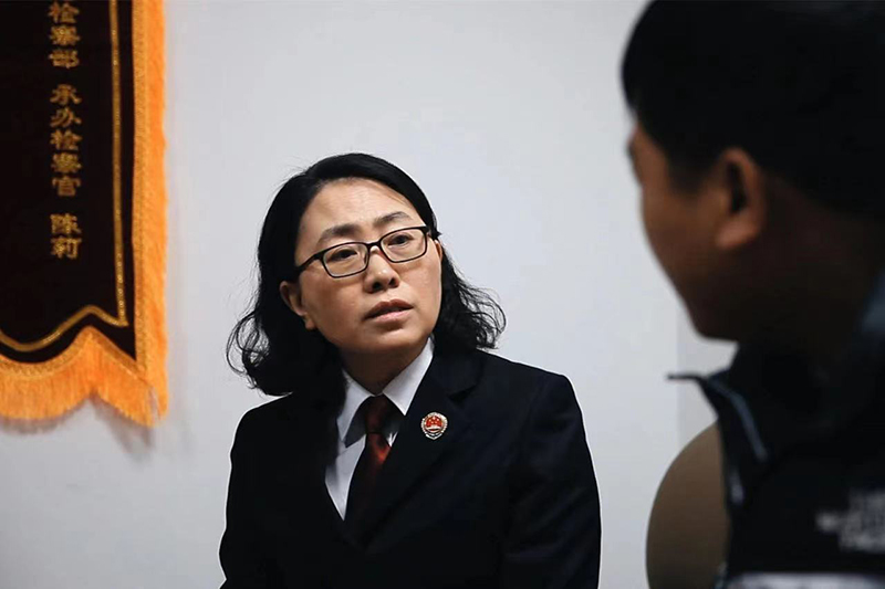 國小丹詳細了解案情。