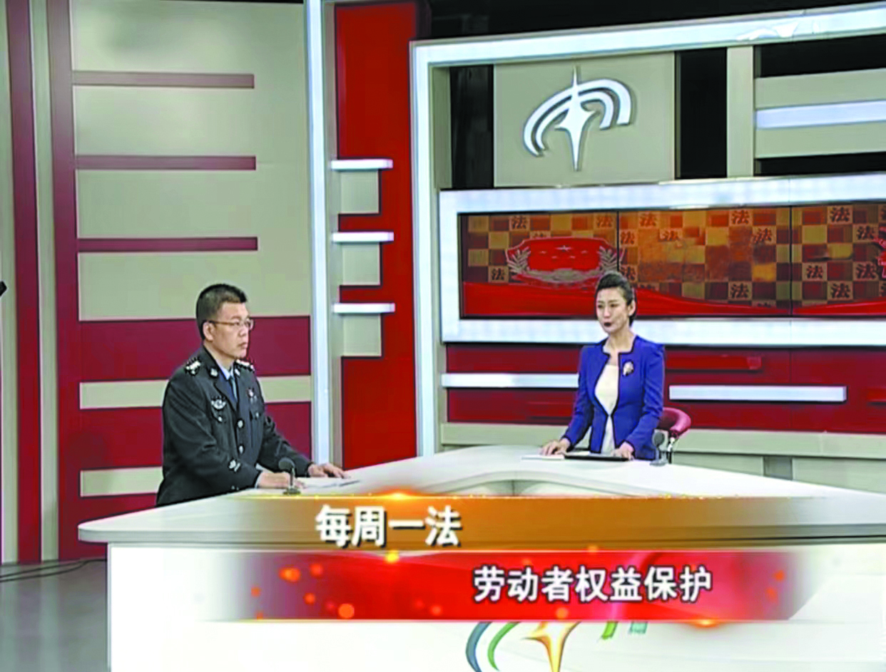 “每周一法”為群眾講解常見法律案例。