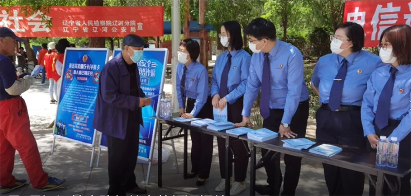 遼河分院第一檢察部牽頭，走進(jìn)社區(qū)開展反詐宣傳