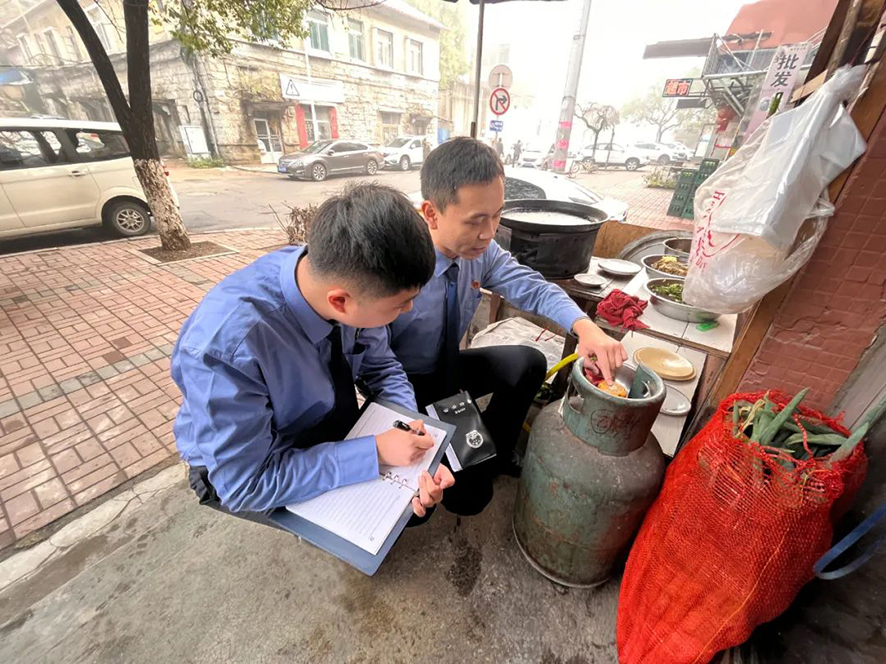 檢察官在進(jìn)行跟蹤回訪
