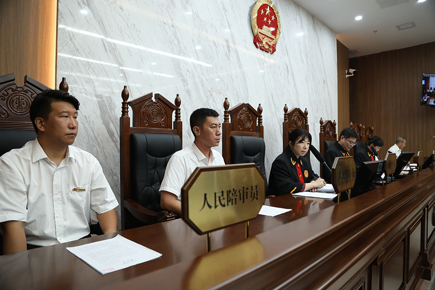 陪審員中有長期從事生態(tài)保護(hù)、環(huán)境修復(fù)方面的專家。