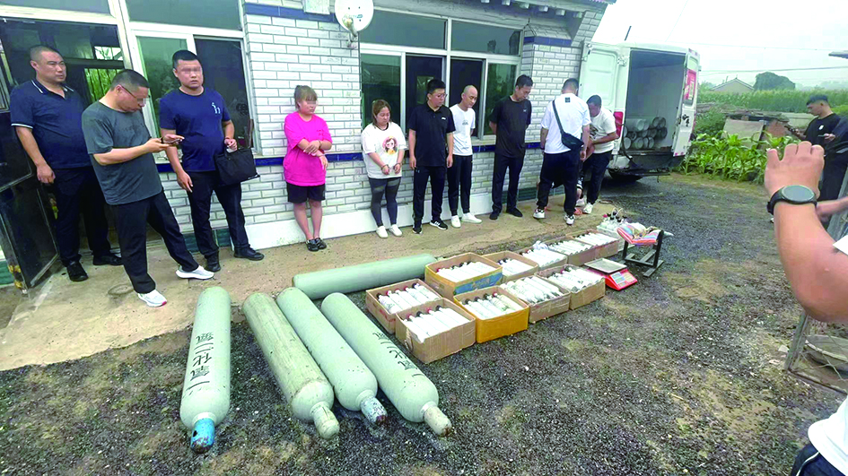 近日，彰武縣公安局禁毒大隊(duì)破獲1300公斤笑氣案，抓獲8名犯罪嫌疑人。 黃磊 攝